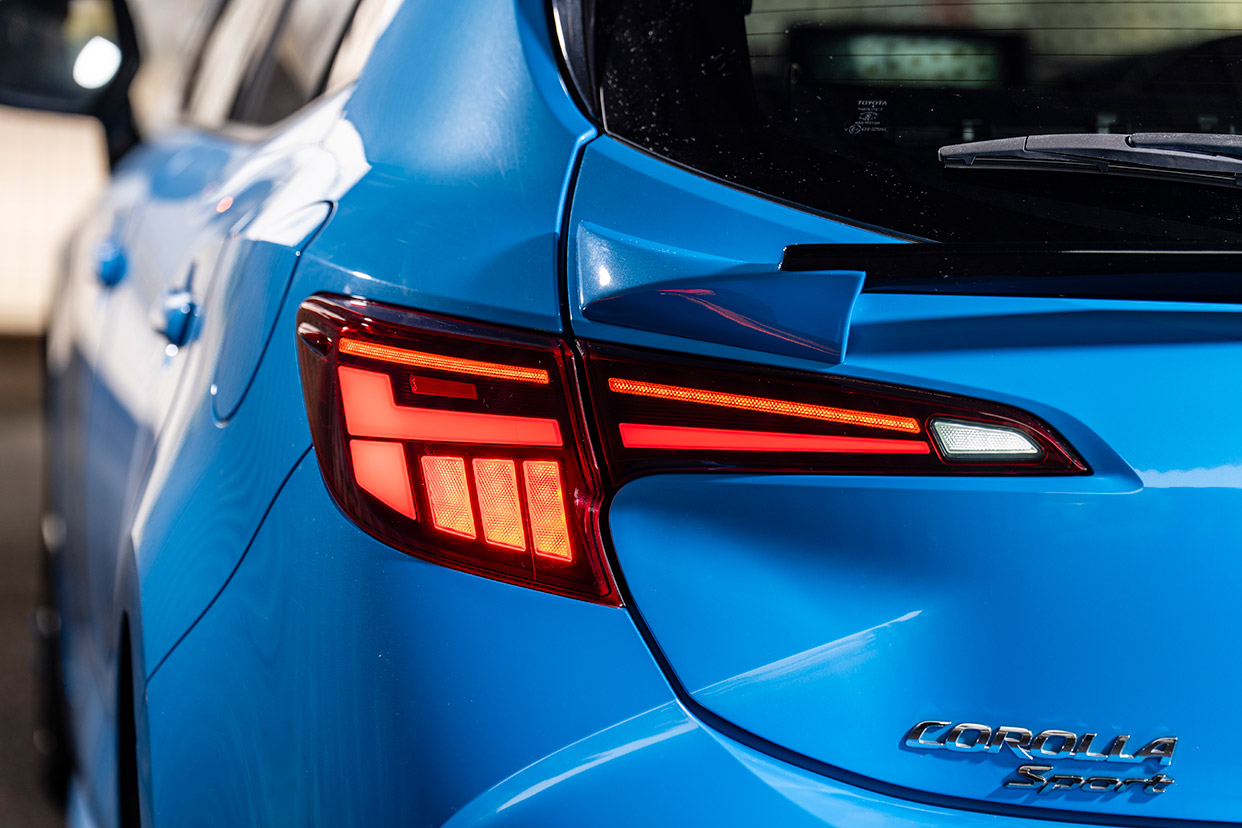 リアゲートウィング